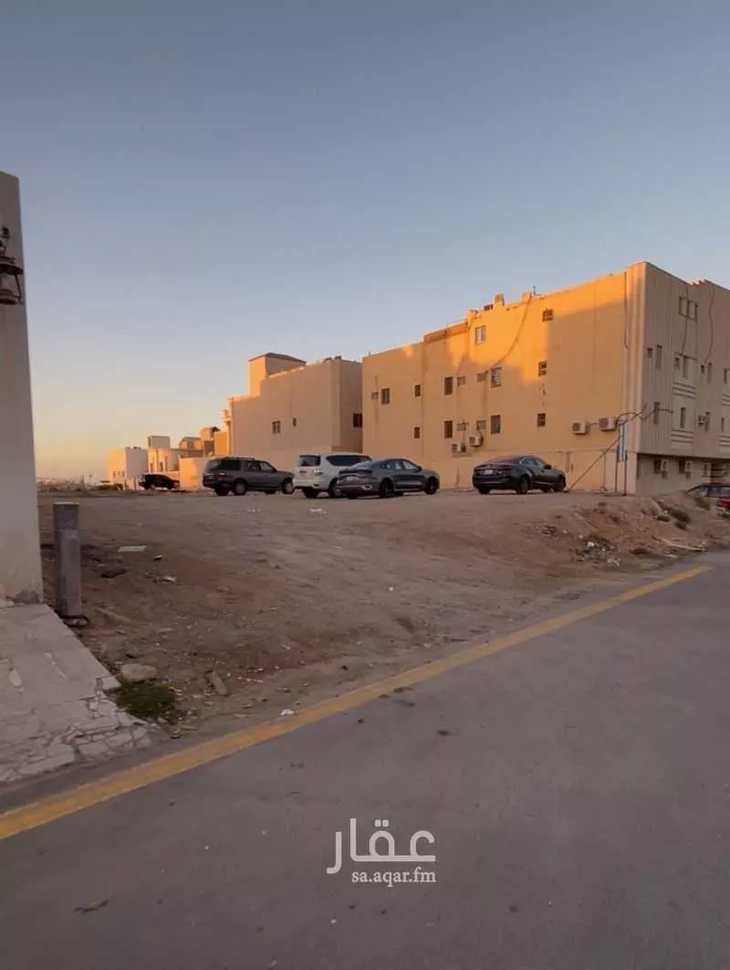 أرض 900 م² في لبن 2