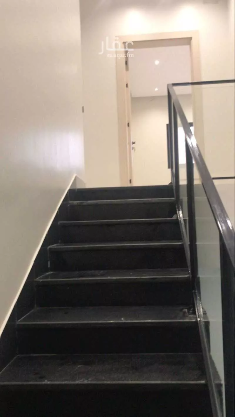 شقة 6 غرف في ضاحية الملك فهد 4