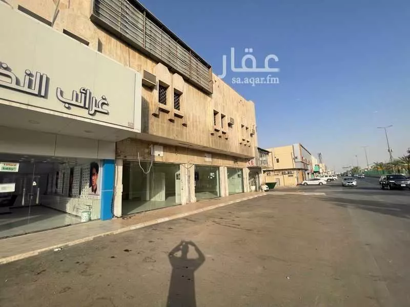 محل 1090 م² في الروضة 5