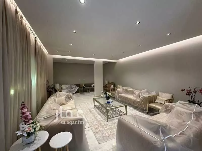 فيلا 8 غرف في الملقا 4