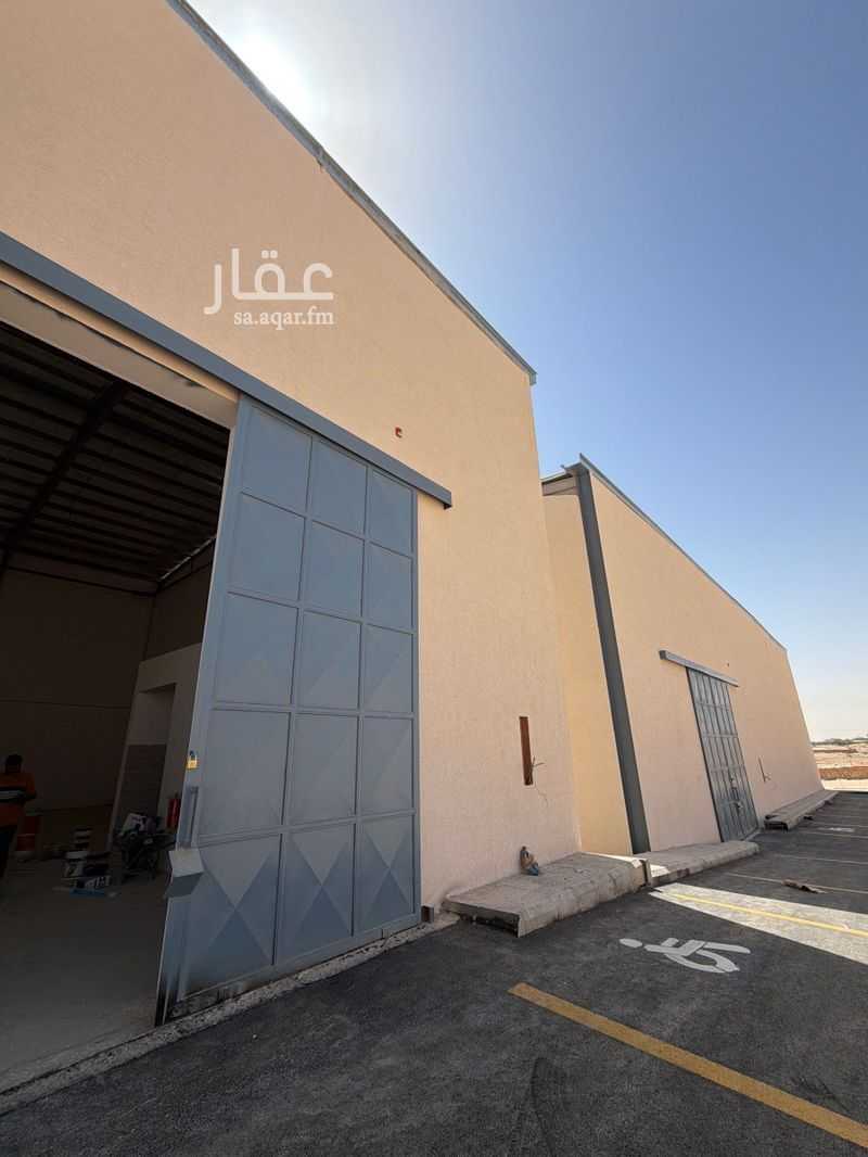 1 bedroom warehouse in Al Ghnamiah, Riyadh 4