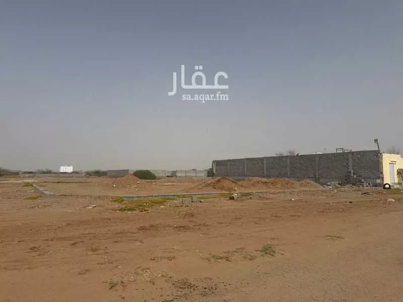 895 sqm land in Az Zomorod 3