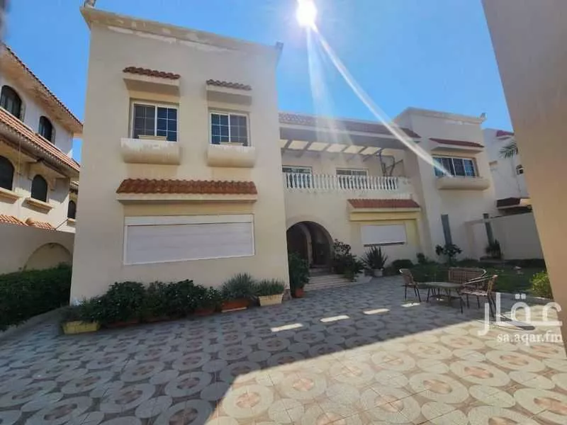 فيلا 9 غرف في الشاطئ 1