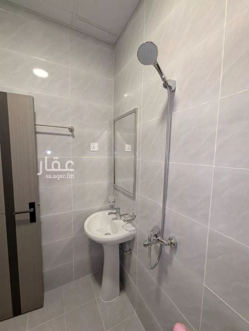 عمارة 1367 م² في جرير 5