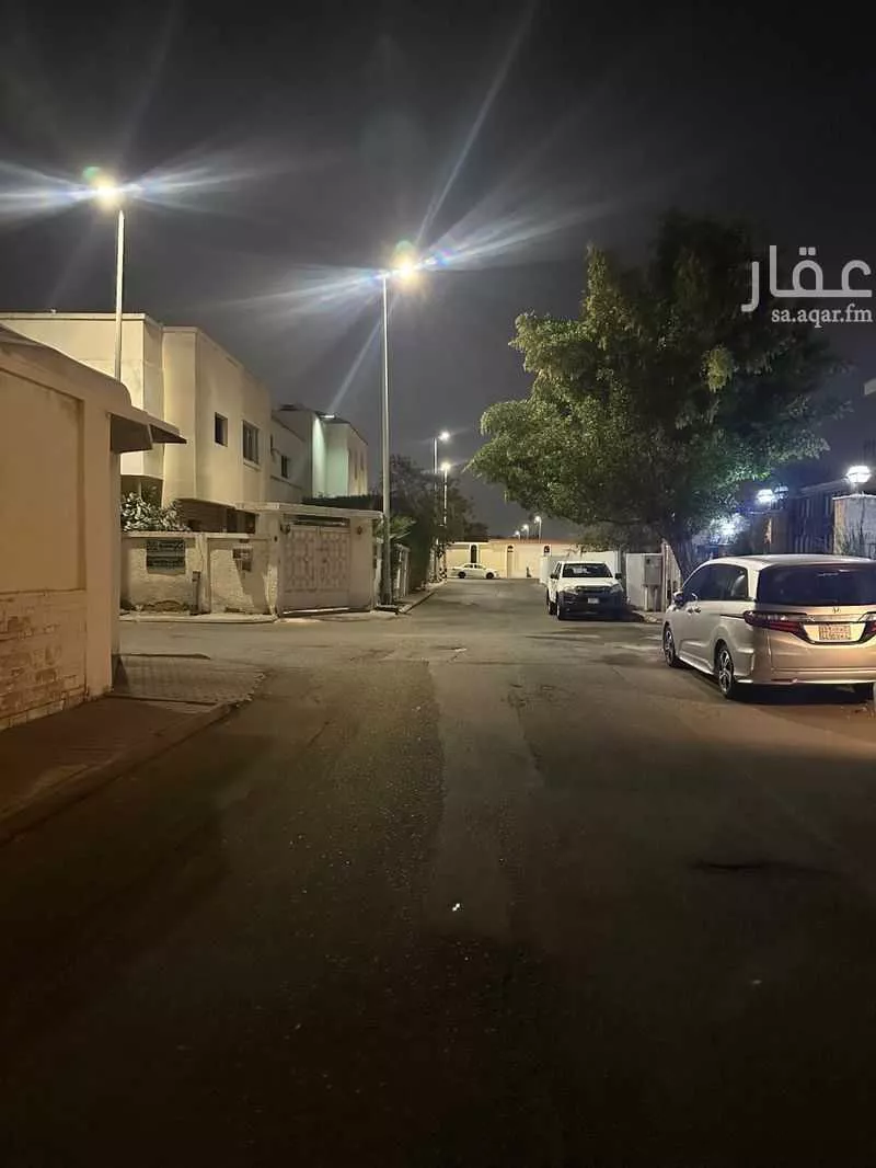 فيلا 8 غرف في الروضة 1