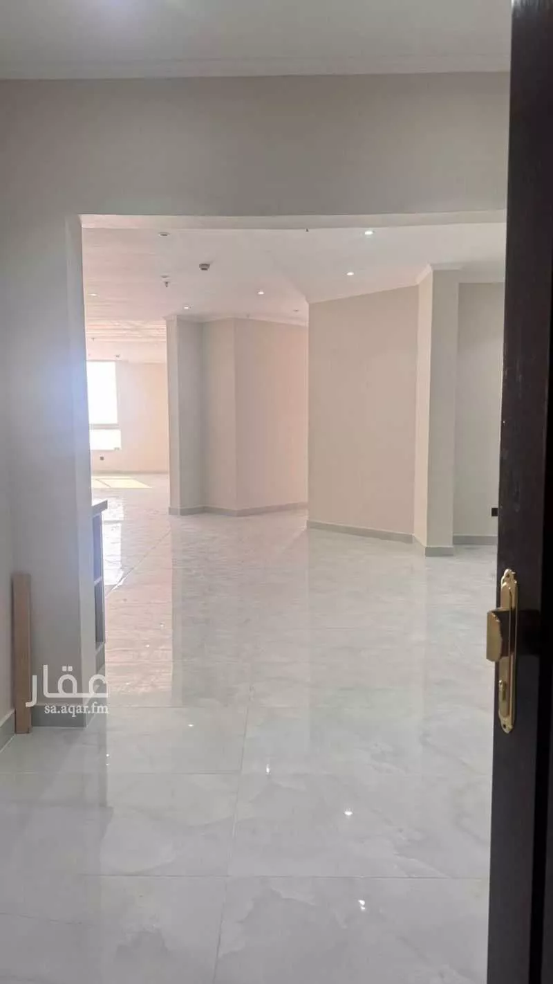 4 bedroom apartment in Al Shati, Jeddah 5