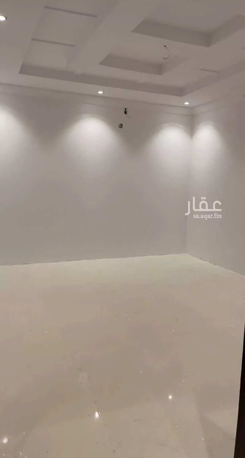 فيلا 7 غرف في طيبة 2