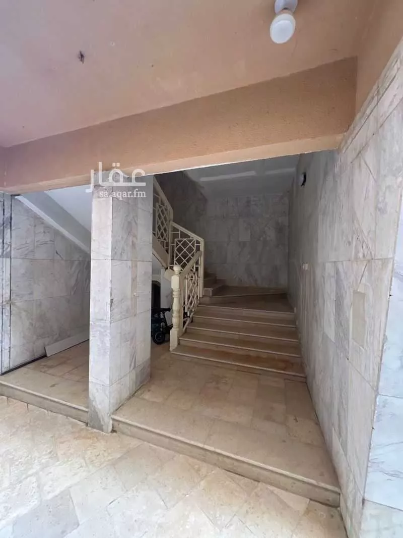 عمارة 1107 م² في العليا 5