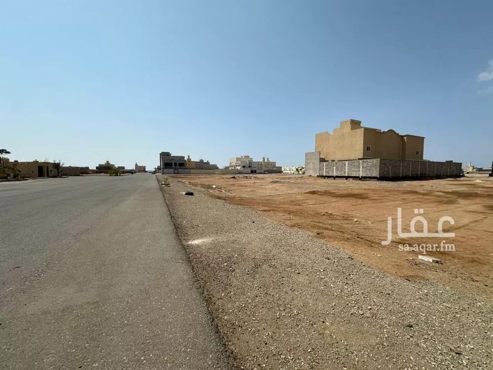 أرض 900 م² في الصوارى 4