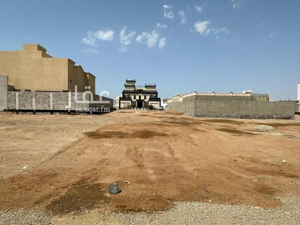 أرض 900 م² في الصوارى 2