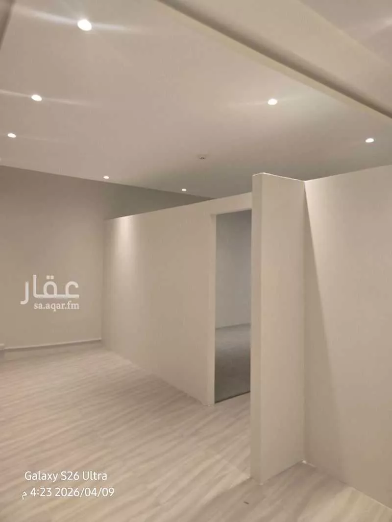 مكتب 1080 م² في العارض 4