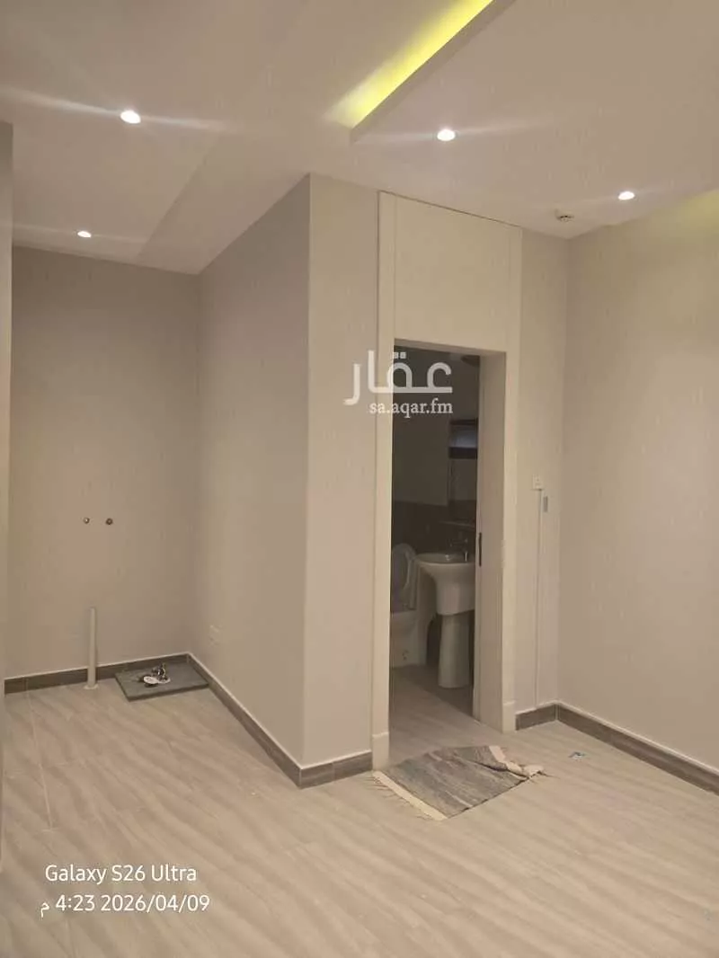 مكتب 1080 م² في العارض 2