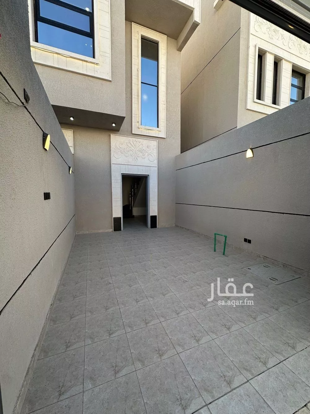 3 bedroom floor in Dhahrat Namar 2