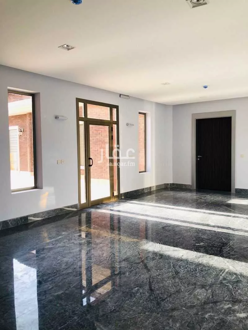 مكتب 1800 م² في الربيع 3