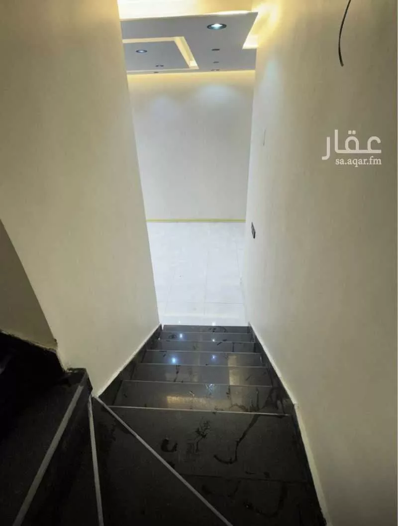 دوبلكس 8 غرف في السلام 4