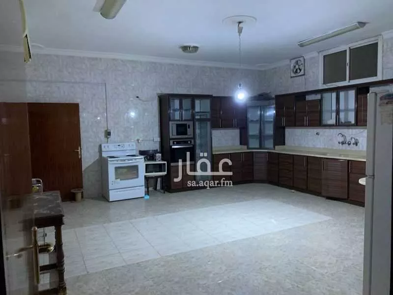 574 sqm building in Al Difa 5