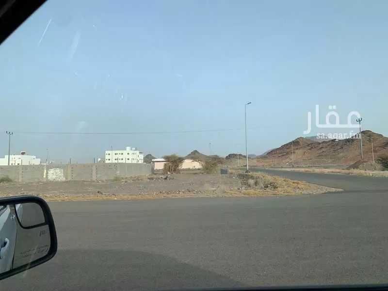 أرض 584 م² في السكة الحديدية 4