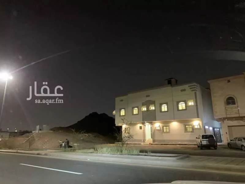 عمارة 596 م² في الدفاع 3