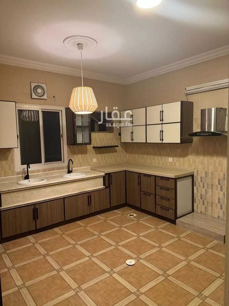 شقة 5 غرف في الريان 3