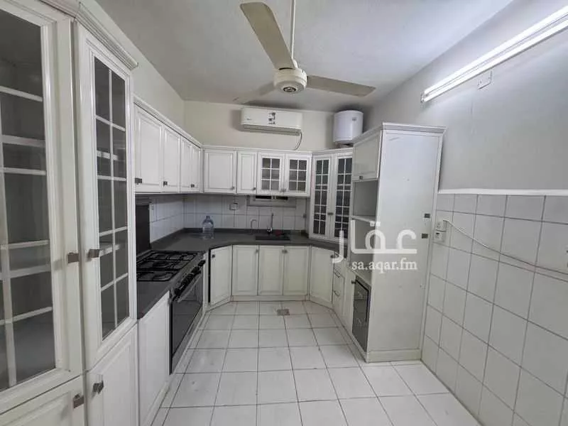 3 bedroom apartment in Shathah, Madinah 4