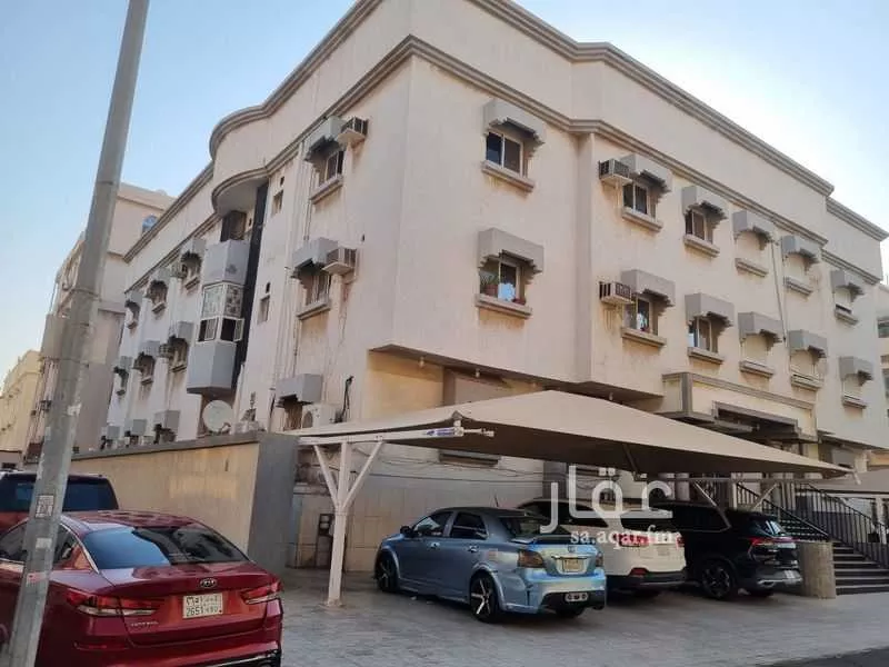 958 sqm land in Al Rawdah 3