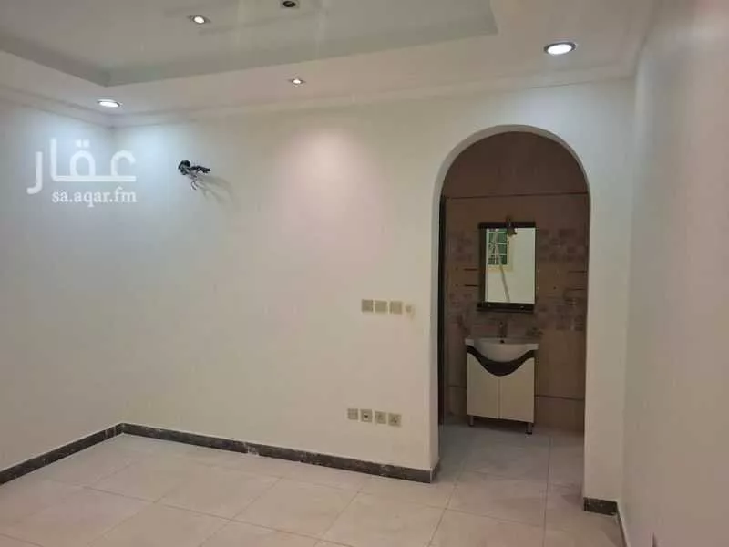 شقة 3 غرف في النخيل 2