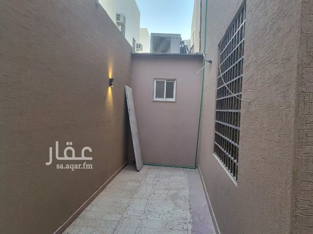 فيلا 5 غرف في العقيق 2