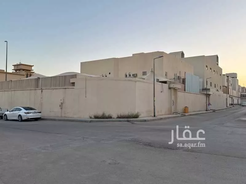 8 bedroom villa in Al Aziziyah 3