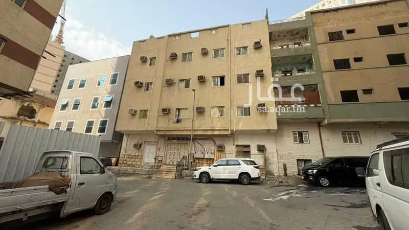 عمارة 870 م² في الجميزة 4