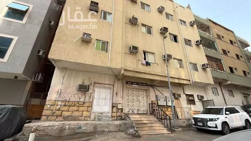 عمارة 870 م² في الجميزة 1