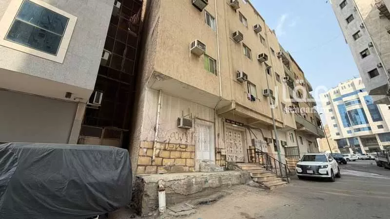 عمارة 870 م² في الجميزة 2