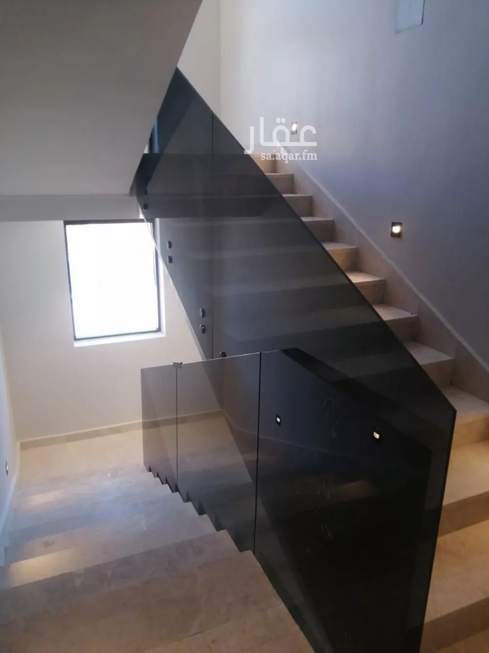 عمارة 305 م² في الضباط 5