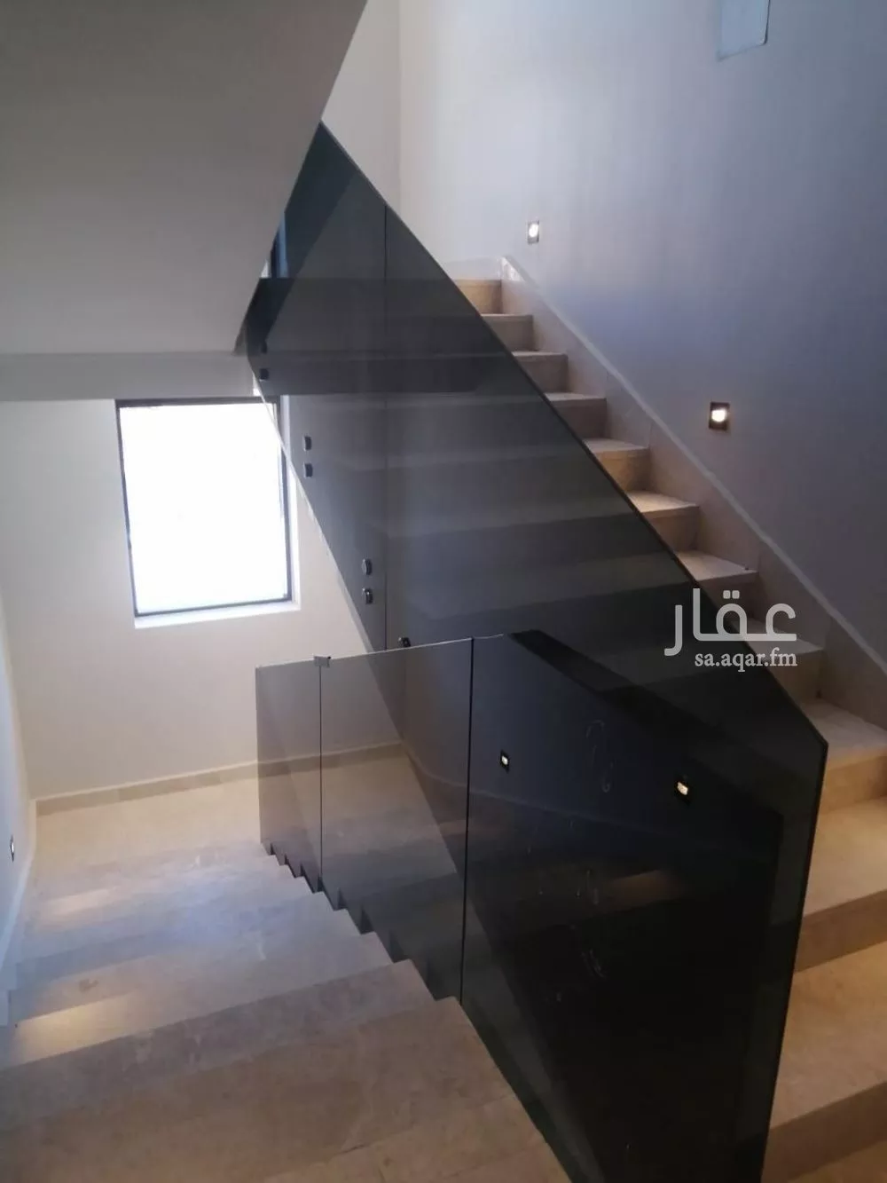 عمارة 305 م² في الضباط 5