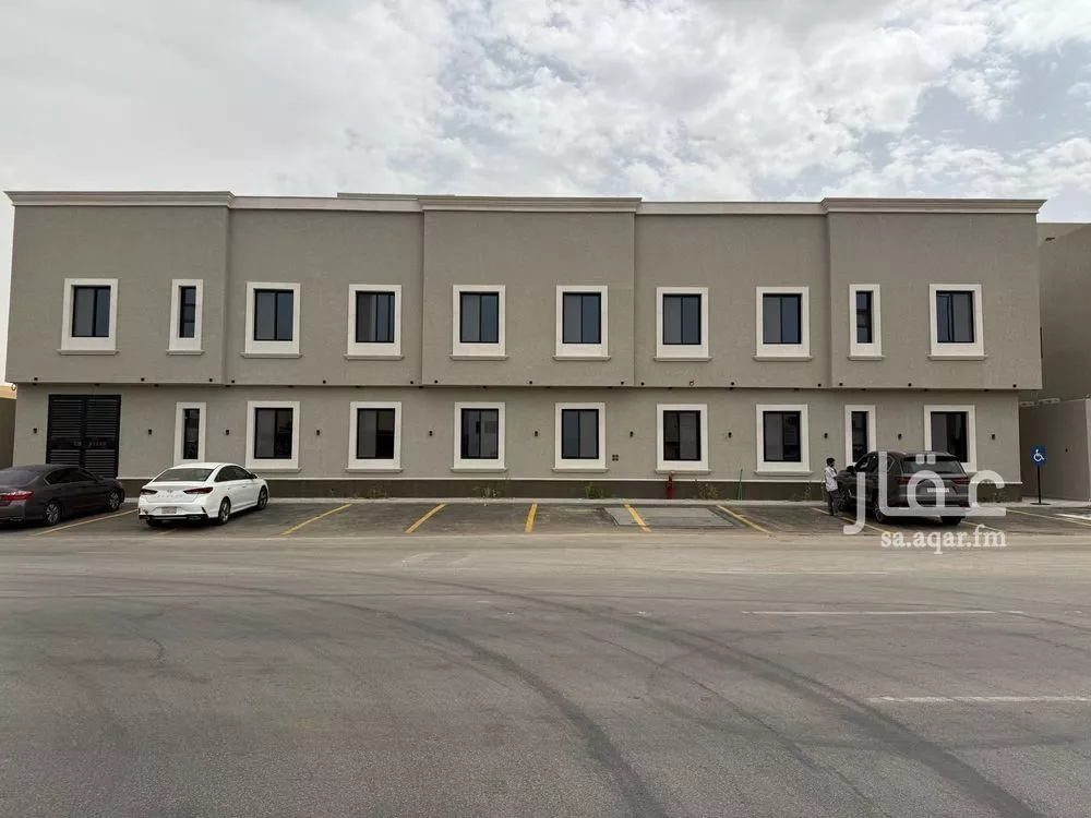 عمارة 1295 م² في الخليج