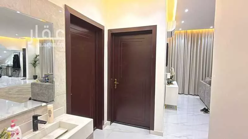 5 bedroom villa in Al Janadriyah 4