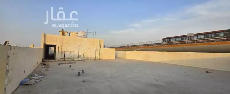 محل 1000 م² في العريجاء الوسطى 3