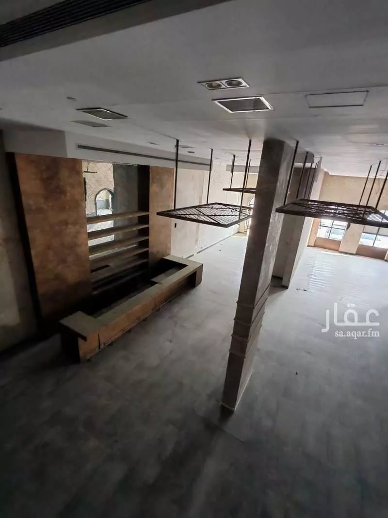 محل 1500 م² في الربيع 5