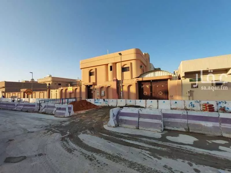 فيلا 8 غرف في الحائر 2