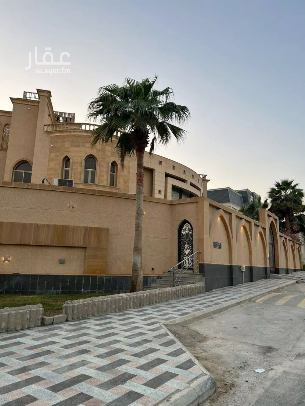 8 bedroom villa in Al Malqa 2