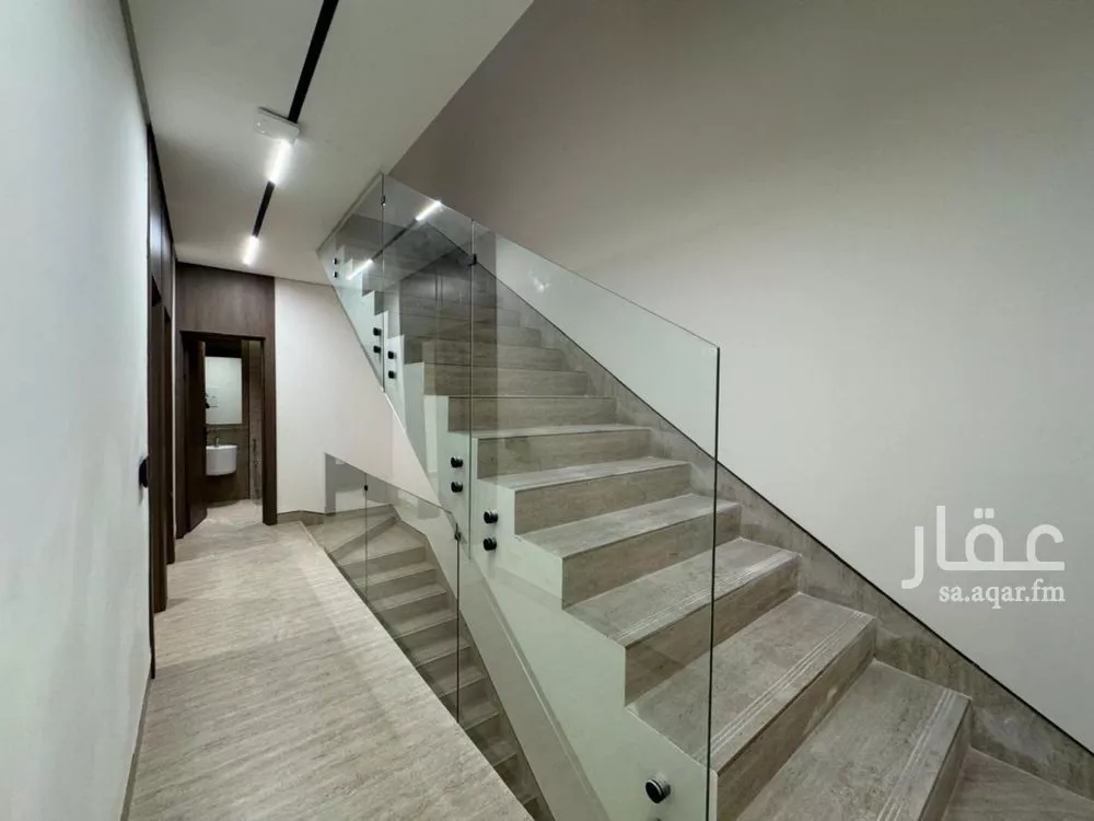 فيلا 5 غرف في النرجس 4