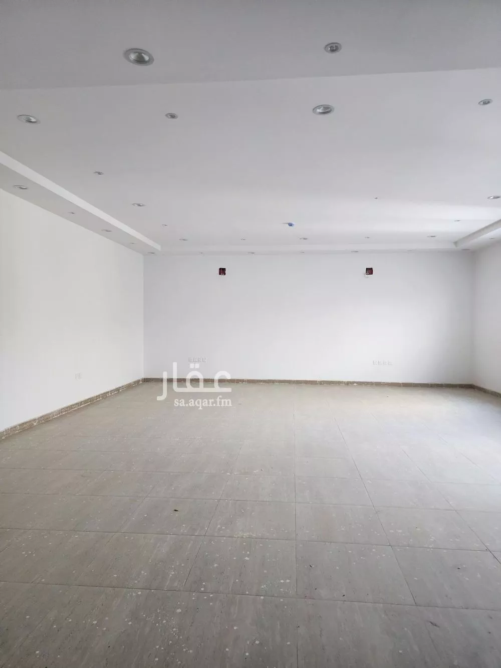 مكتب 1000 م² في النرجس 4