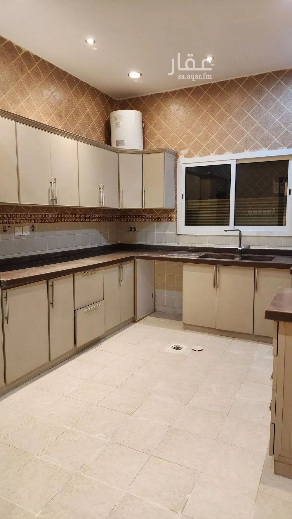 3 bedroom floor in Al Malqa 2