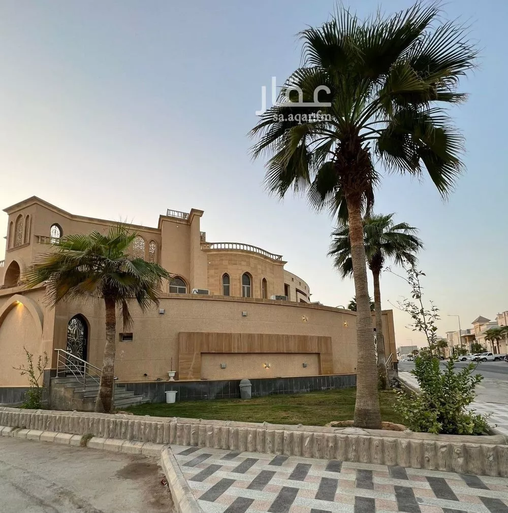 8 bedroom villa in Al Malqa 1