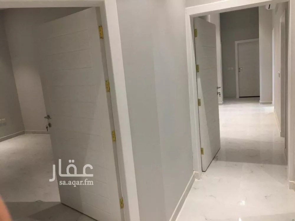 شقة 4 غرف في الملقا 4