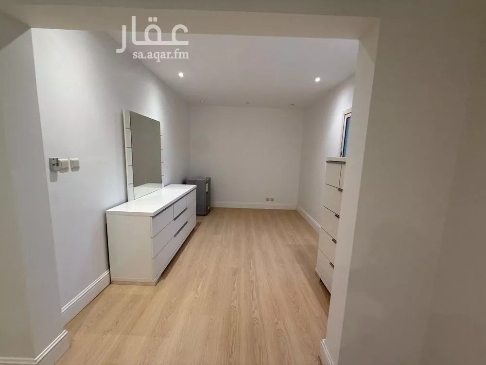 فيلا 4 غرف في الملك عبدالله، الرياض 5