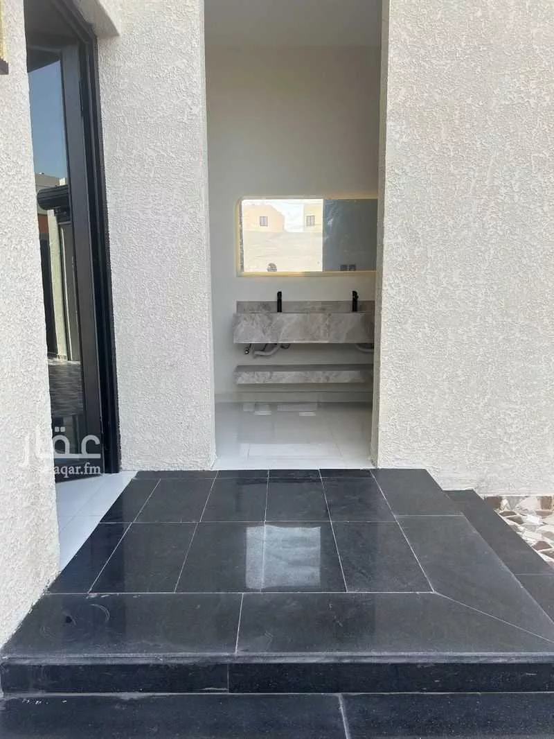 فيلا 6 غرف في العقيق 4