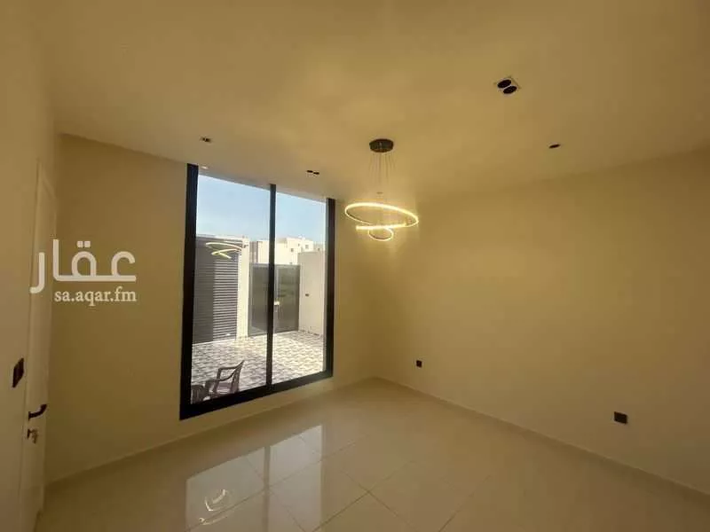 فيلا 6 غرف في العقيق 5