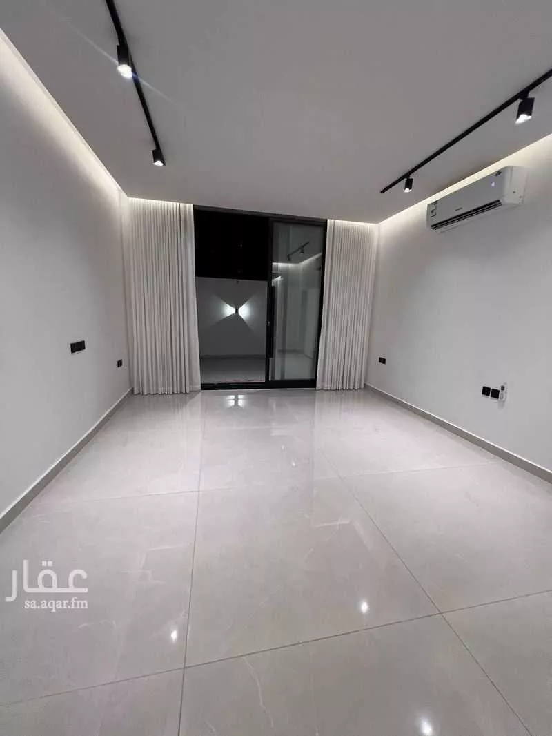 شقة 8 غرف في الملقا 5