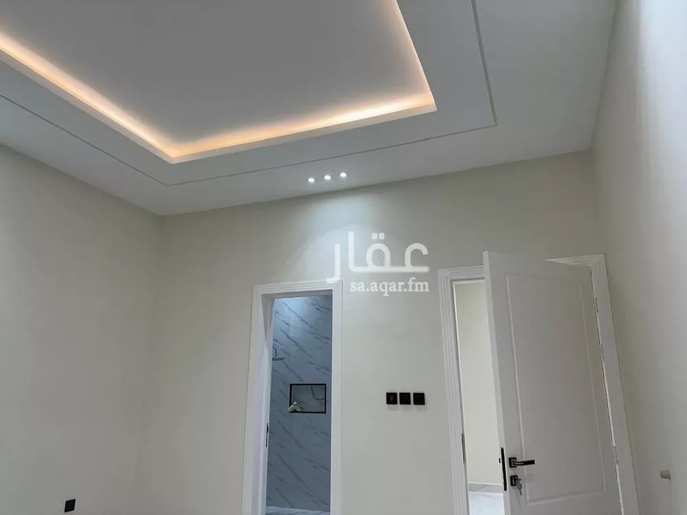 5 bedroom villa in Al Janadriyah 4