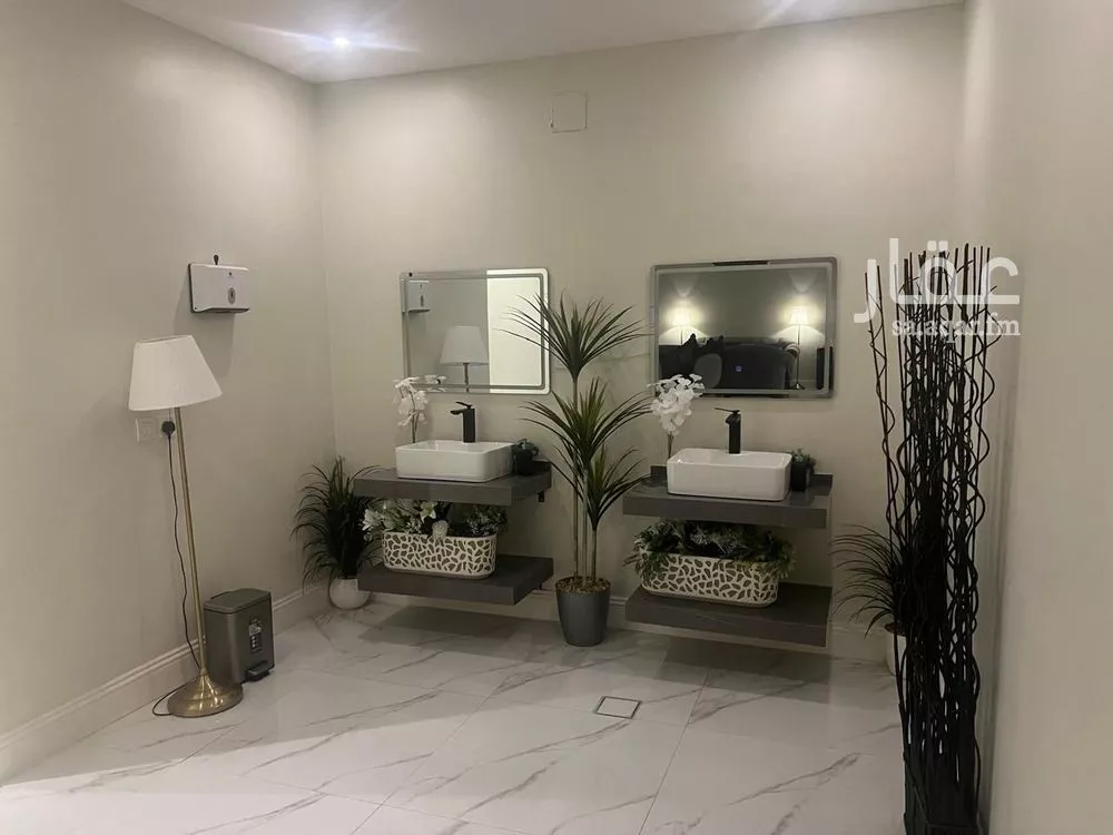 فيلا 8 غرف في الروضة 5